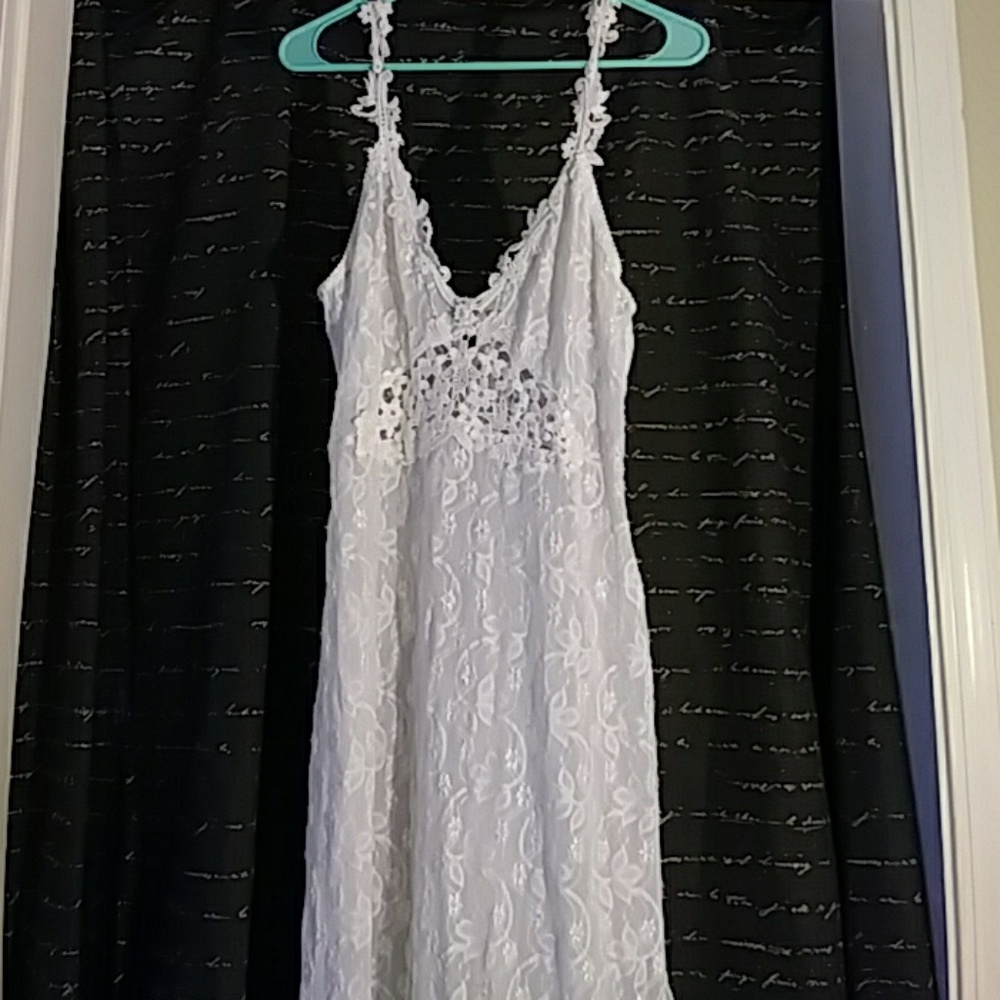 BEAUTIFUL detailed crochet white lace nighty